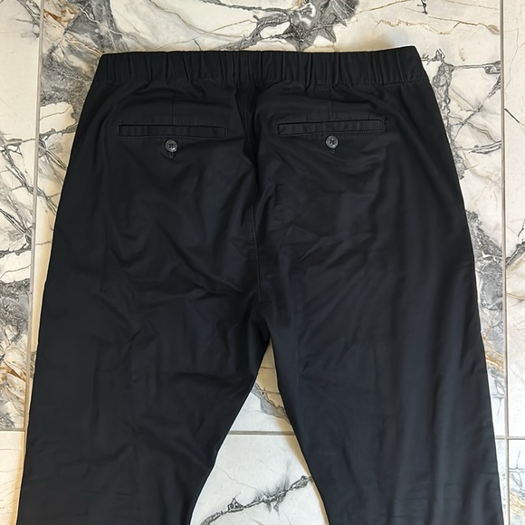 Express Elastic Waist Chino Jogger. Size medium. Color: Pitch Black - Picture 4 of 7
